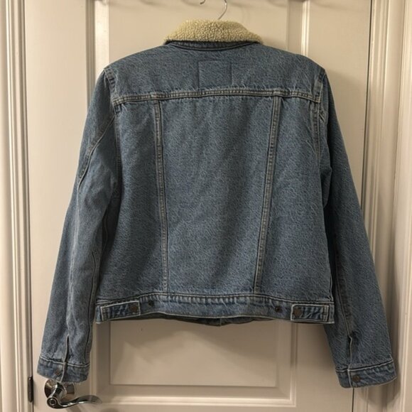 Levi’s Original Sherpa Trucker Jacket - Medium Wash - Picture 3 of 8